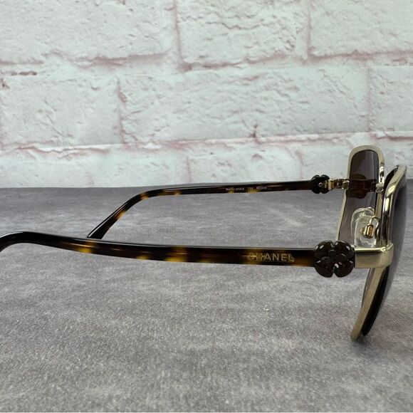 Chanel Camelia Flower Vintage Tortoiseshell Sunglasses - Picture 5 of 15